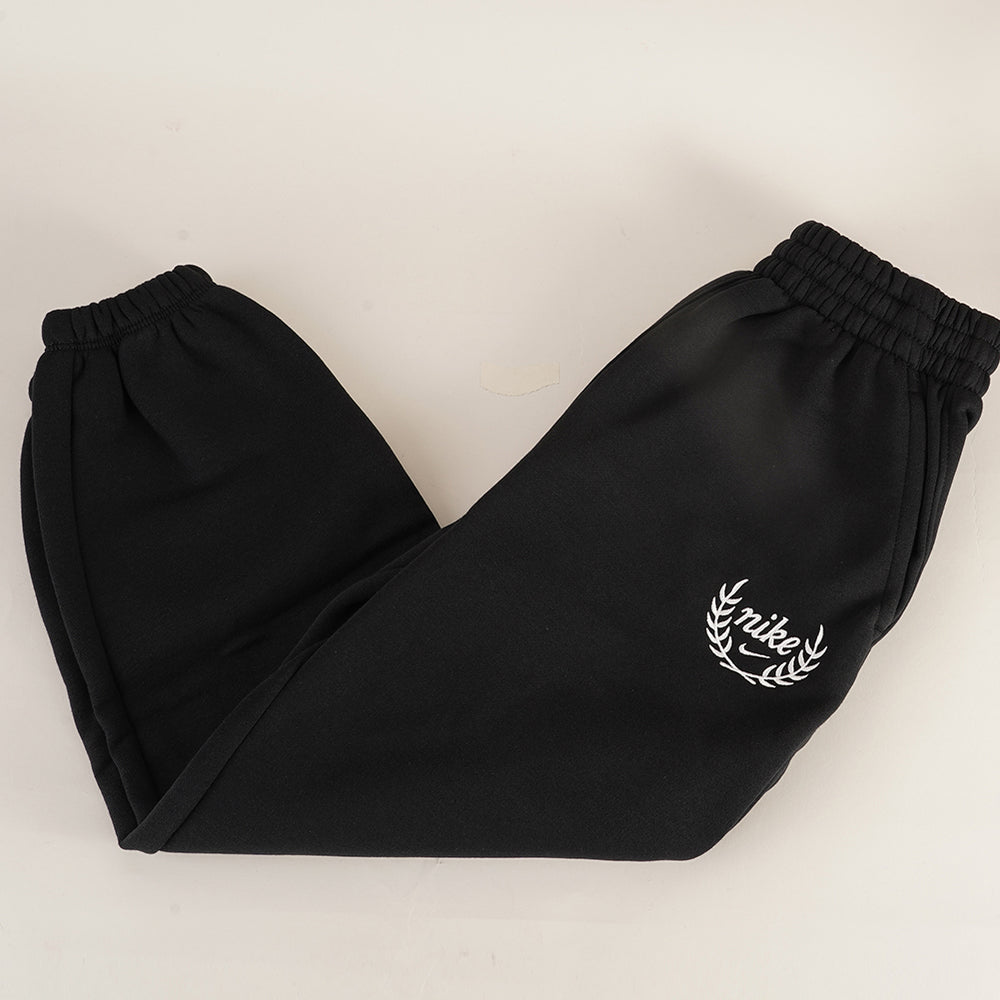 
                  
                    NIKE PANTALONE NIKE
                  
                