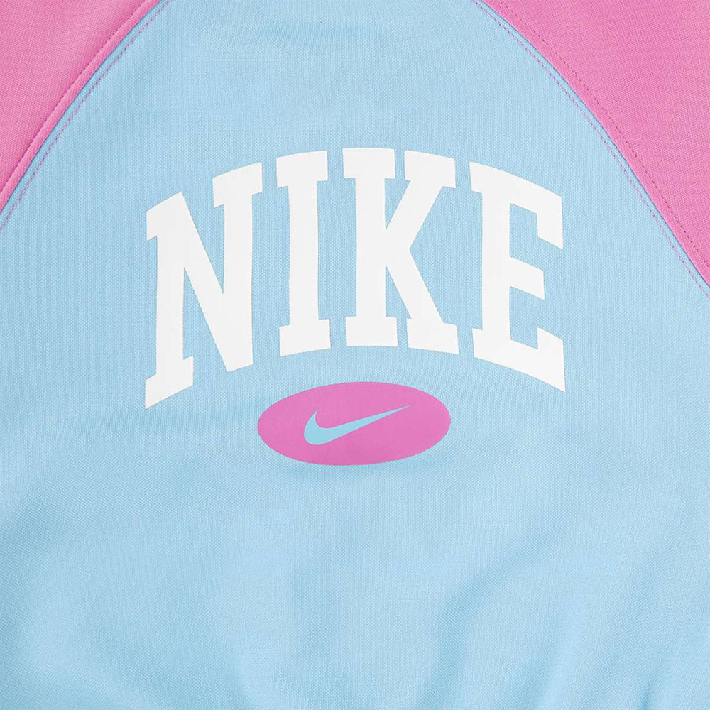 
                  
                    NIKE SWOOSH ESSENTIALS
                  
                