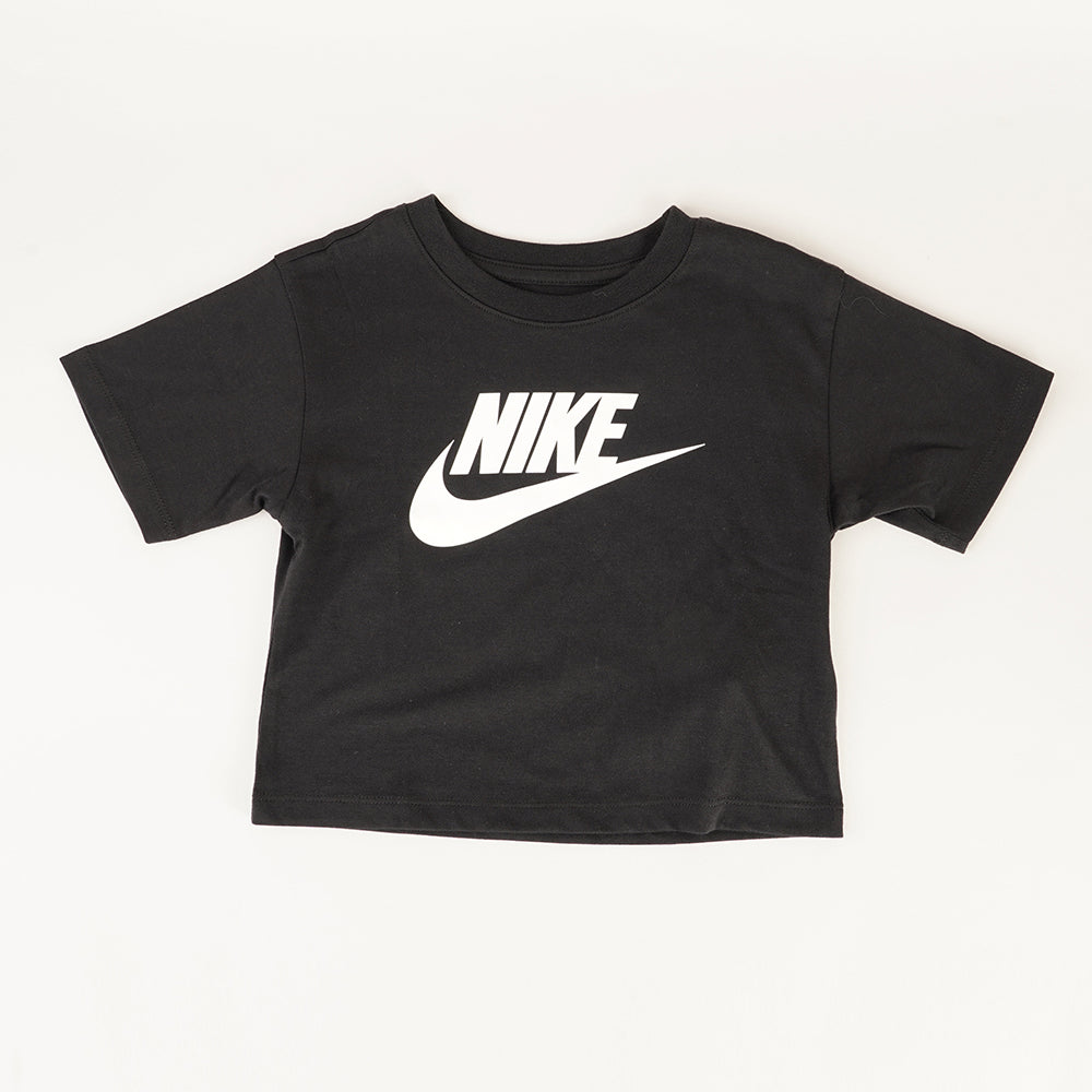 
                  
                    NIKE T-SHIRT BASIC
                  
                