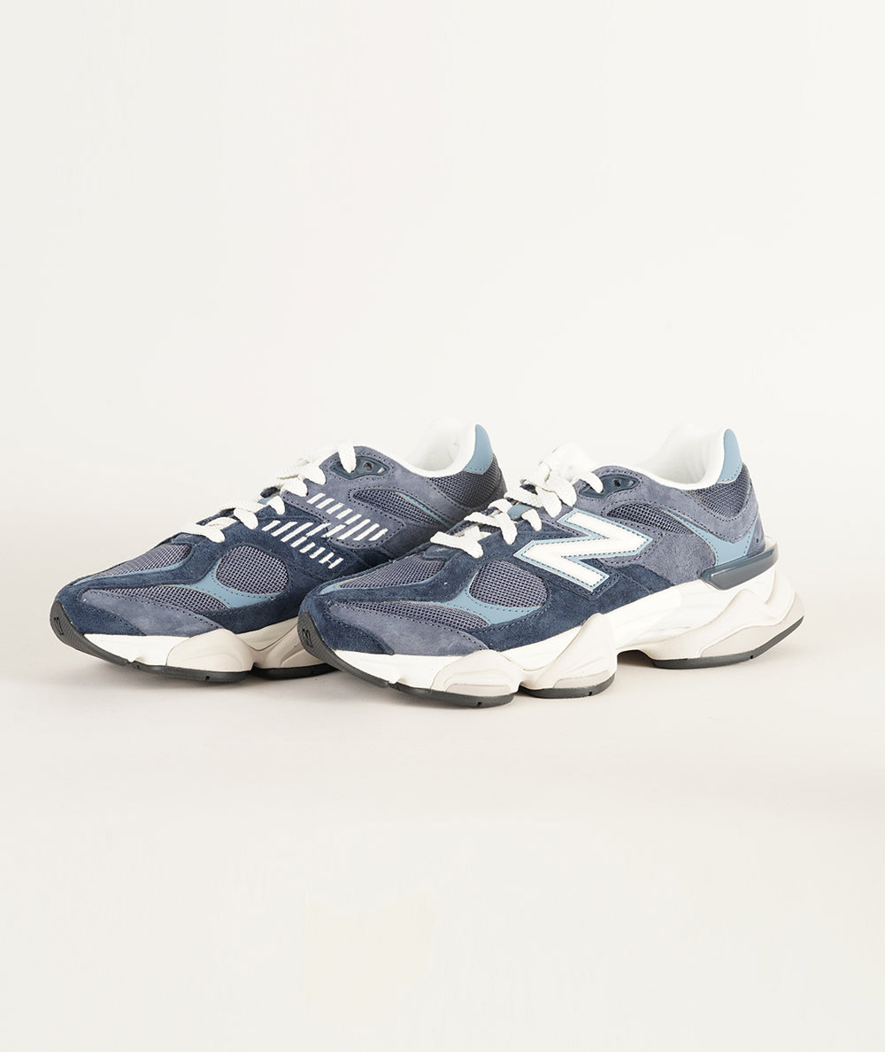 
                  
                    NEW BALANCE 9060
                  
                
