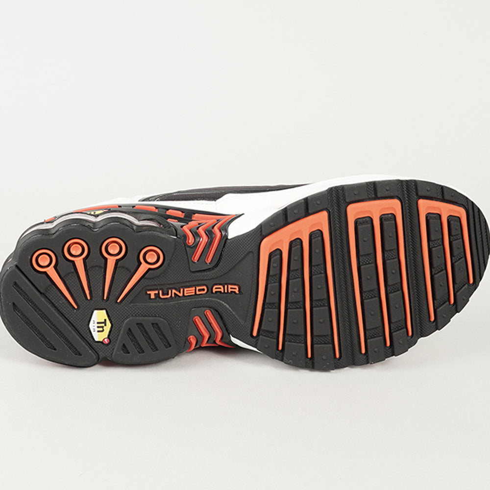 
                  
                    NIKE AIR MAX PLUS III
                  
                