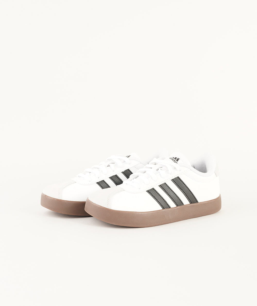 
                  
                    ADIDAS COURT
                  
                
