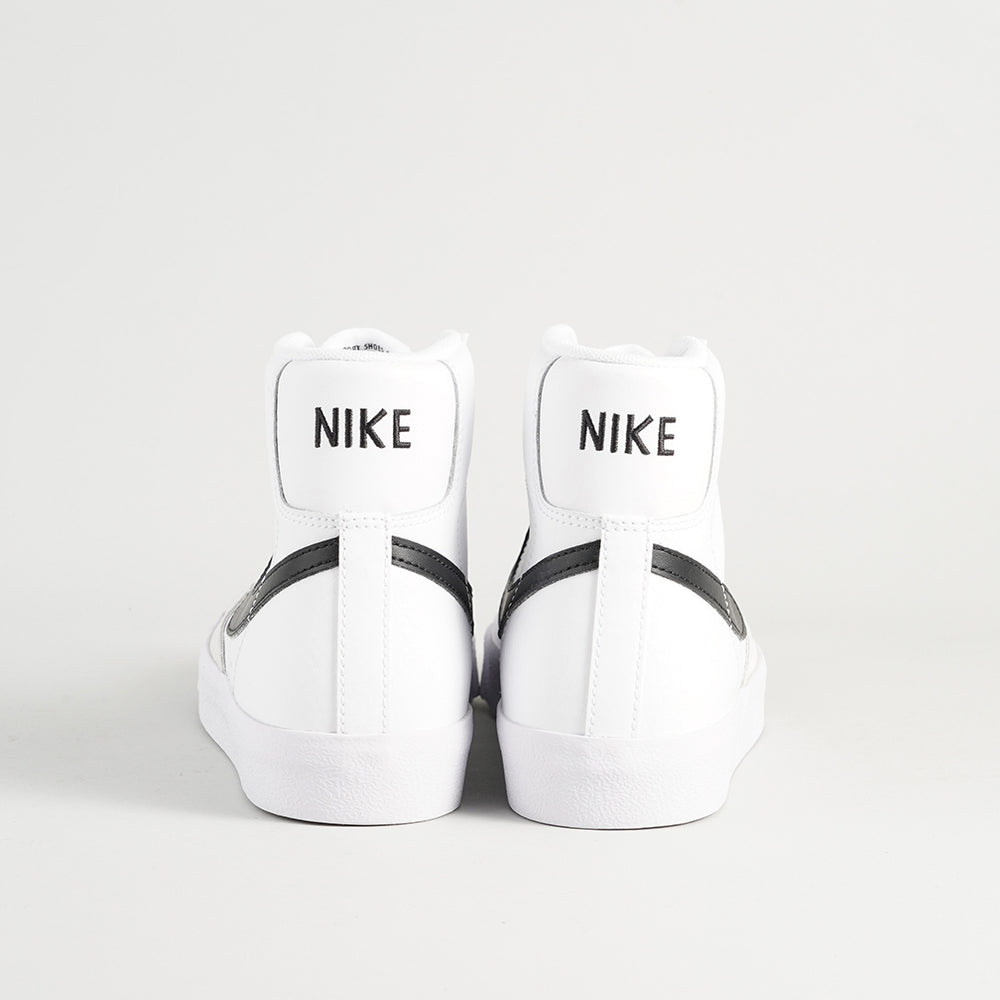 
                  
                    NIKE BLAZER MID '77
                  
                