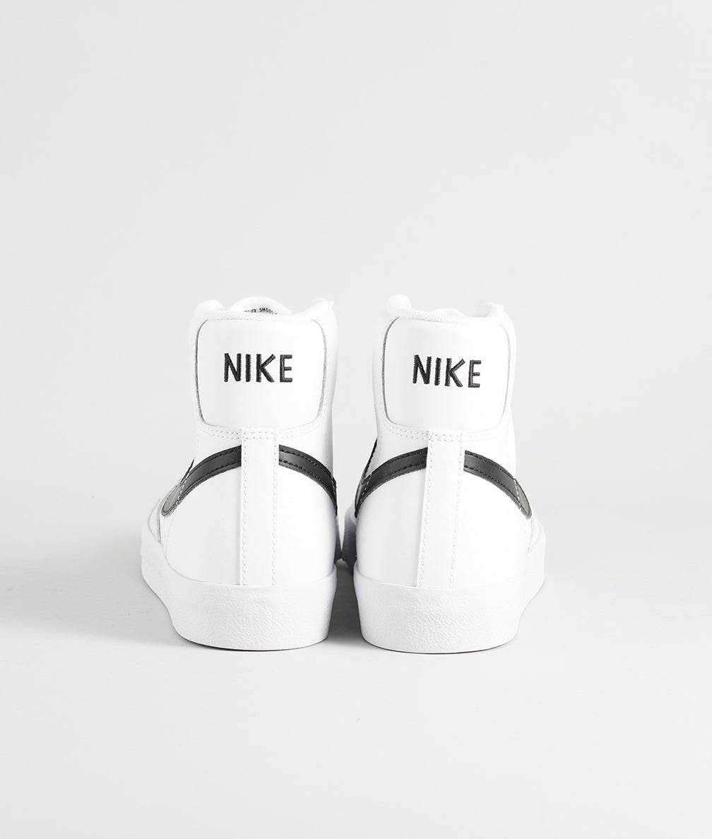
                  
                    NIKE BLAZER MID '77
                  
                