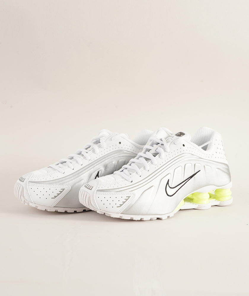 
                  
                    NIKE NIKE SHOX R4
                  
                