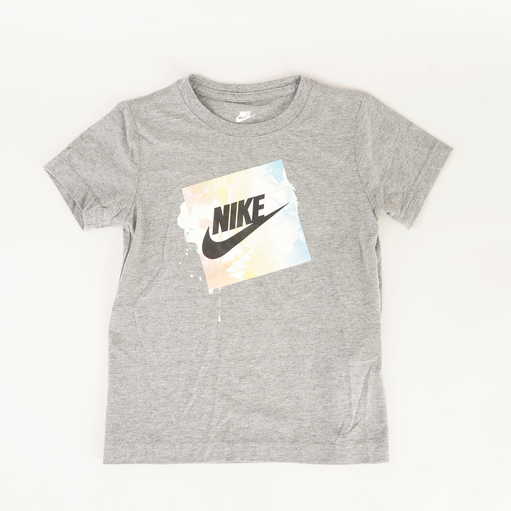 
                  
                    NIKE DAZE TEE
                  
                