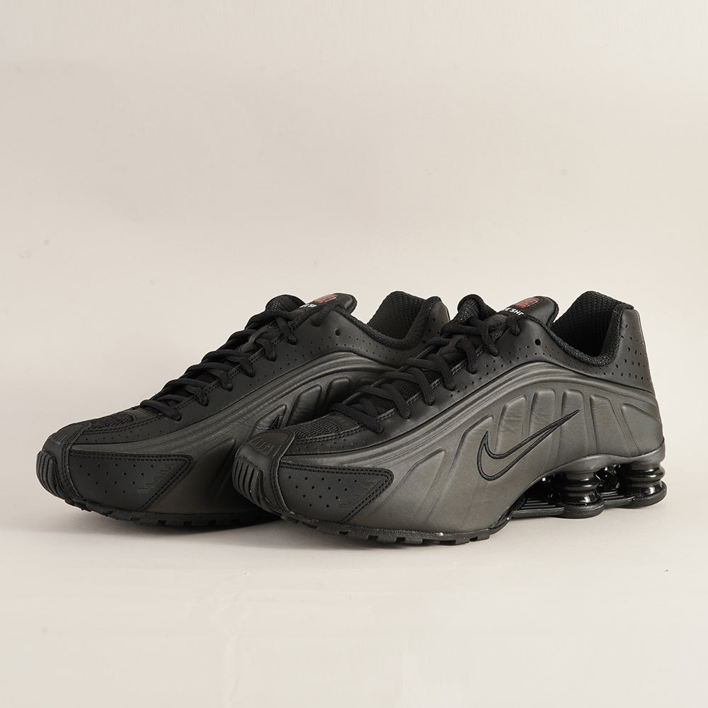 
                  
                    NIKE NIKE SHOX R4
                  
                