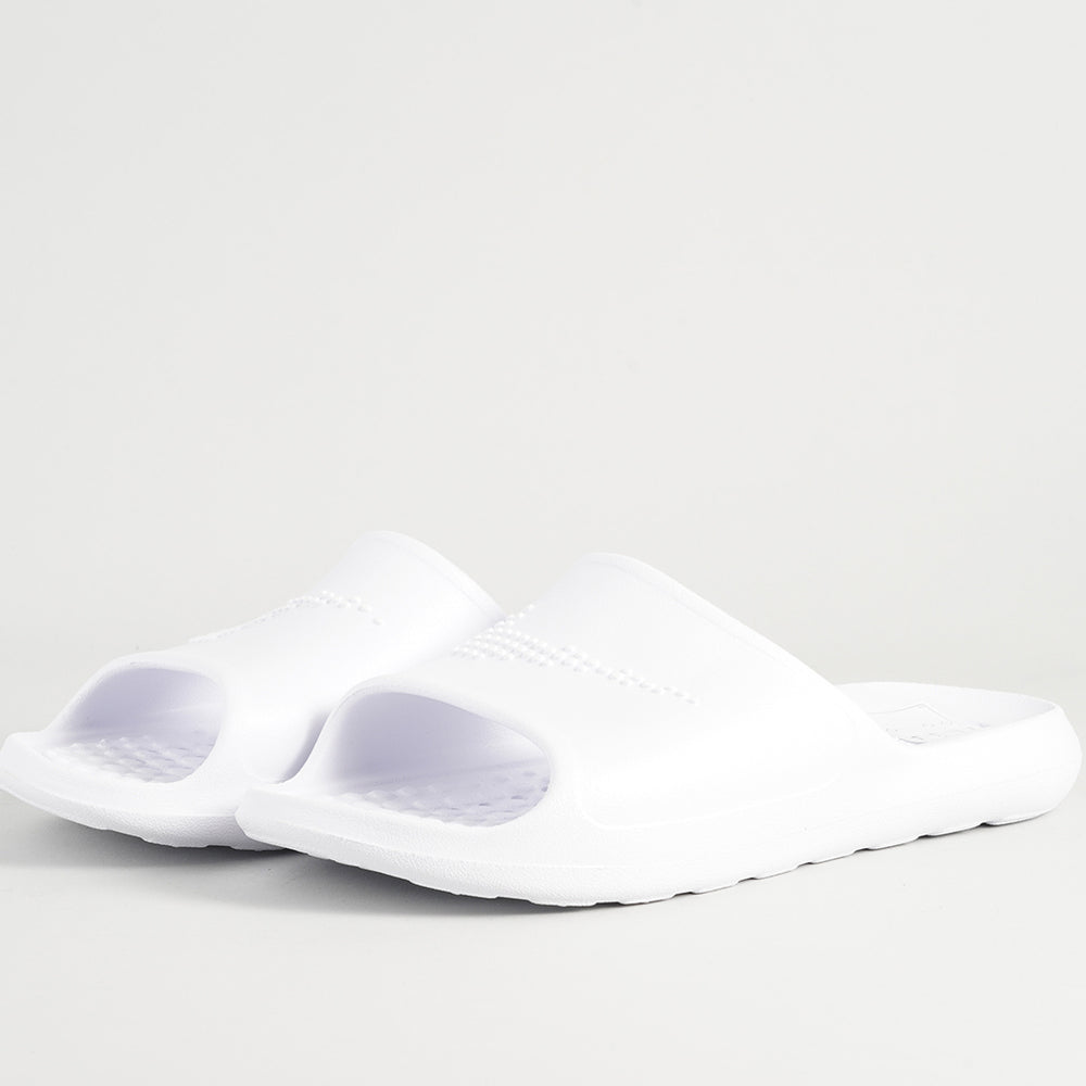 
                  
                    NIKE Victori One
                  
                