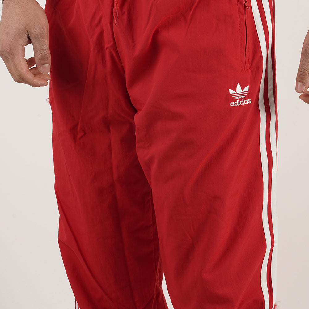 
                  
                    ADIDAS WOVEN FBIRD
                  
                