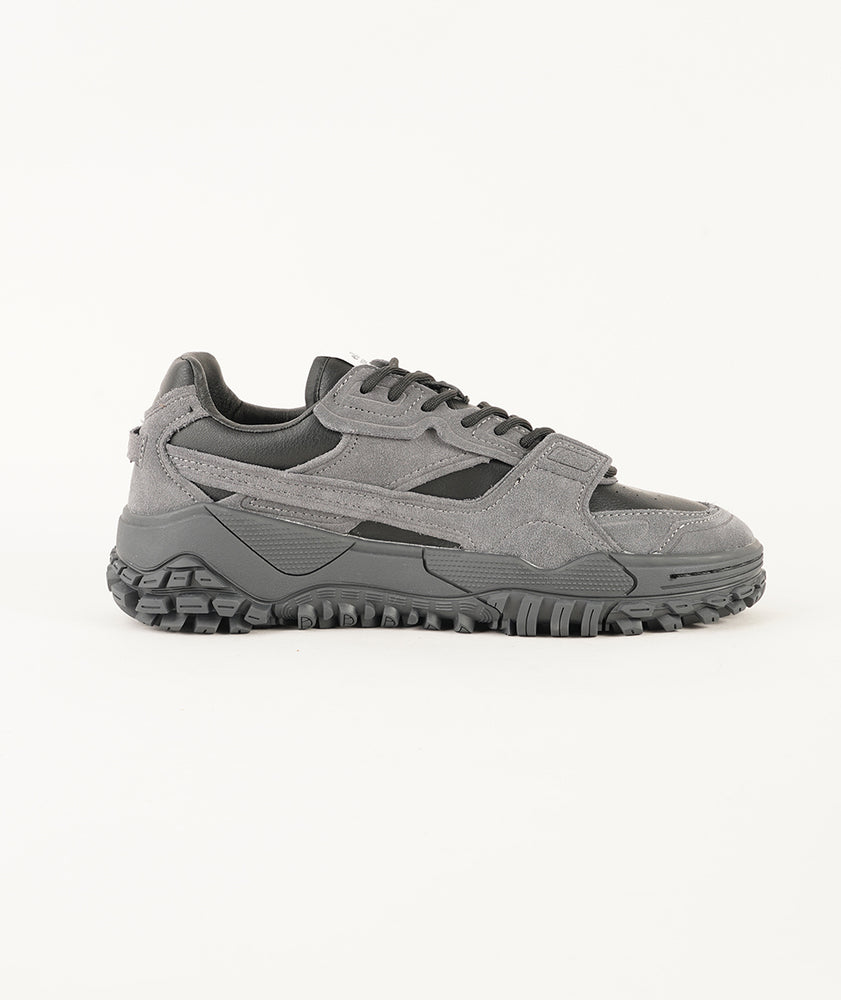 
                  
                    ELLESSE LSR LUXE
                  
                