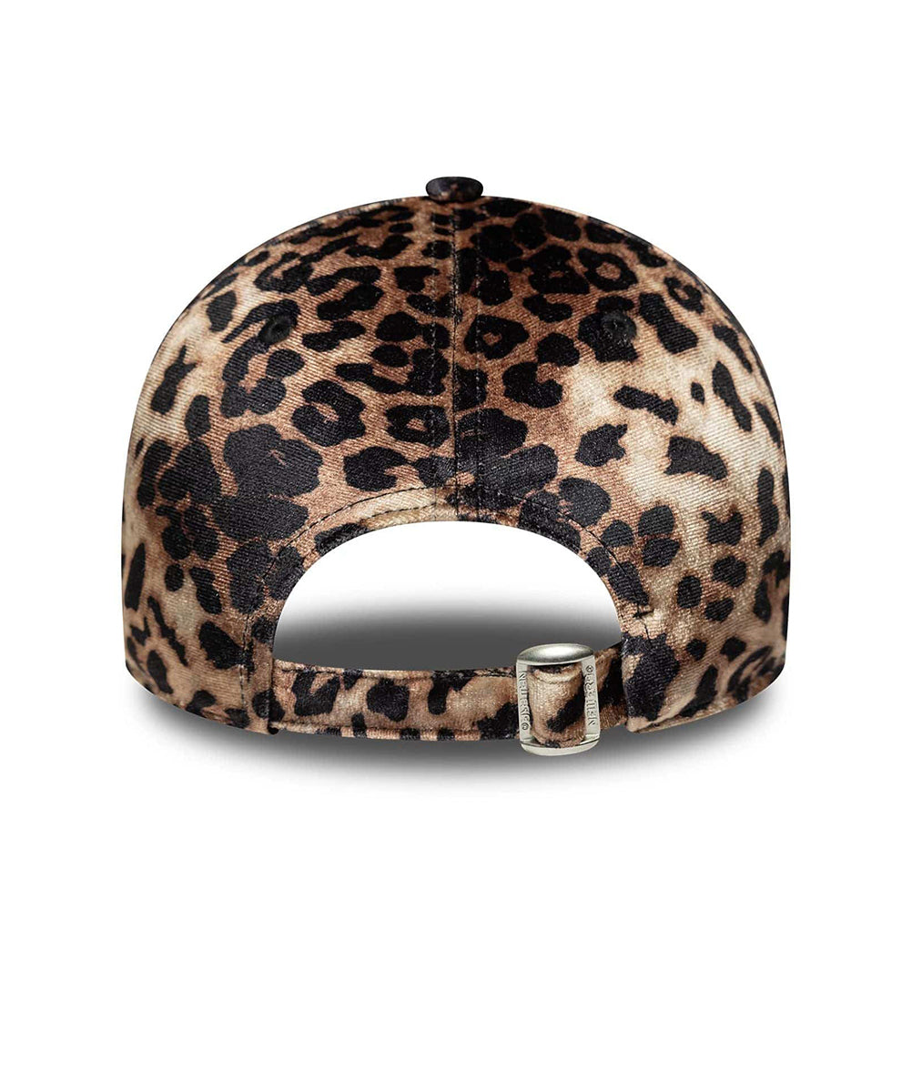 
                  
                    NEW ERA WMNS LEO VELOUR
                  
                