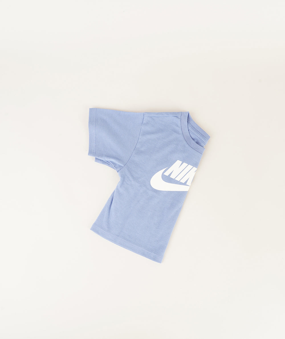 
                  
                    NIKE T-SHIRT BASIC
                  
                
