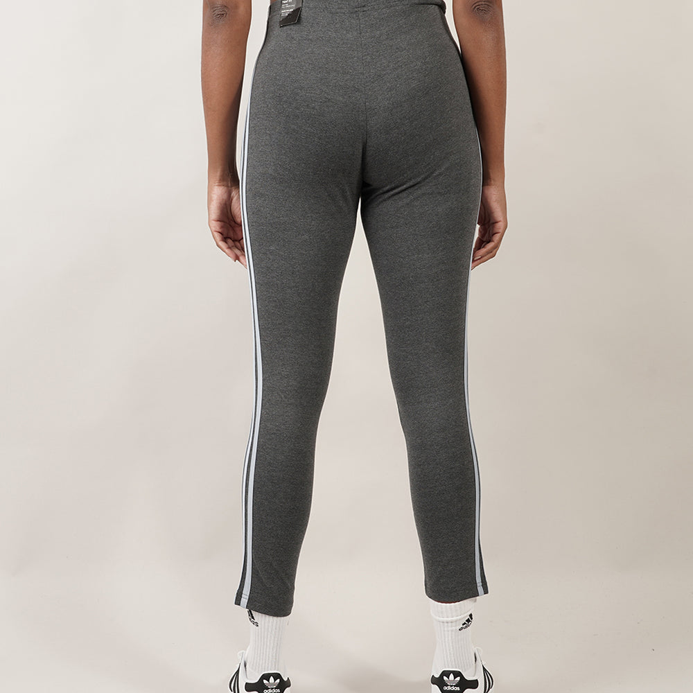 
                  
                    ADIDAS Essential
                  
                