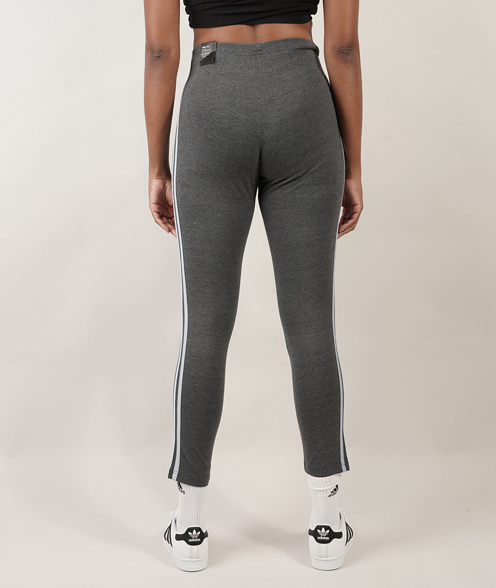 
                  
                    ADIDAS Essential
                  
                