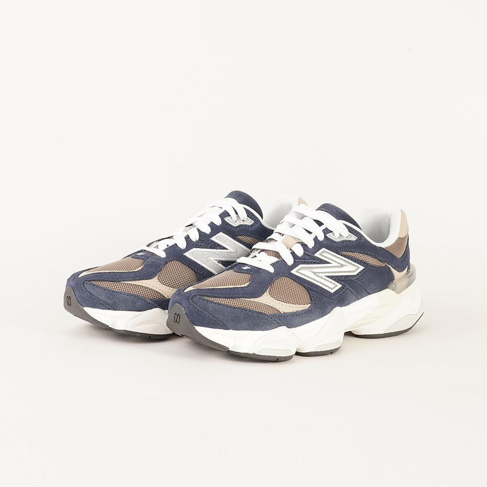 
                  
                    NEW BALANCE 9060
                  
                