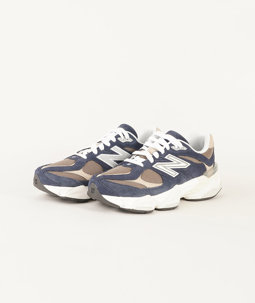 
                  
                    NEW BALANCE 9060
                  
                
