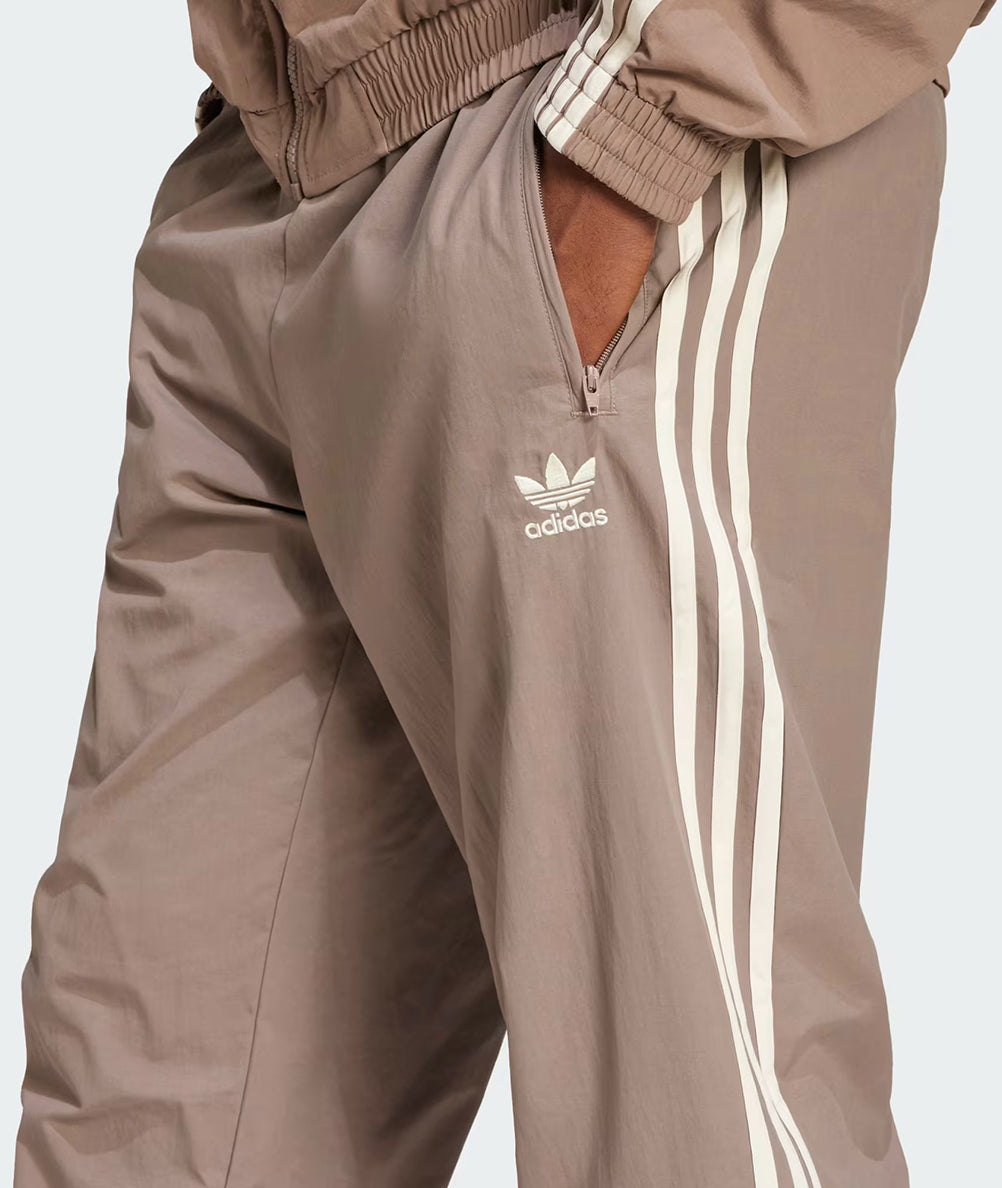 
                  
                    ADIDAS PANTALONI FIREBIRD
                  
                