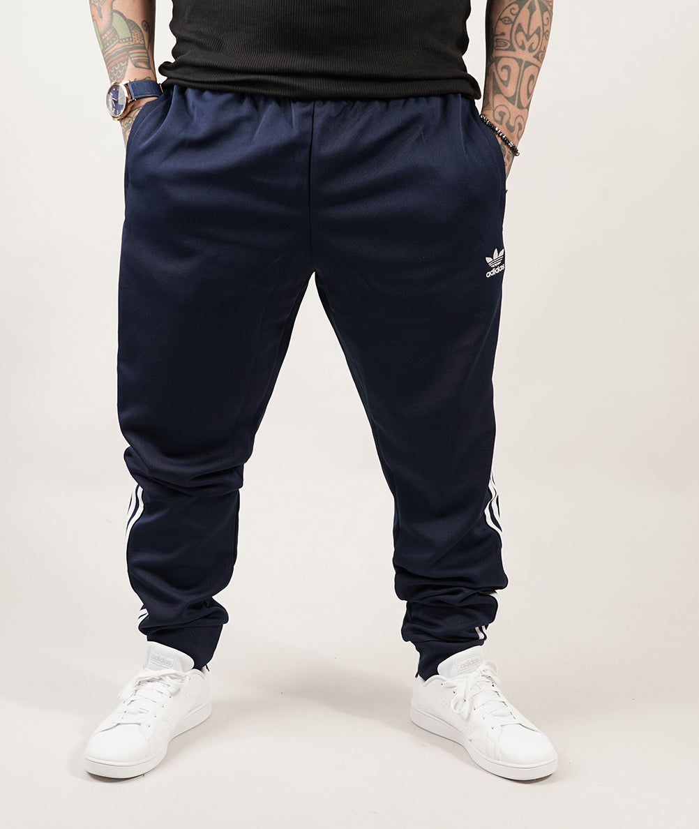 
                  
                    ADIDAS ADICOLOR CLASSICS
                  
                