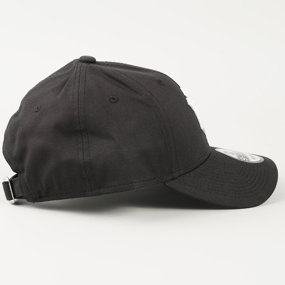 
                  
                    NEW ERA BERRETTO
                  
                