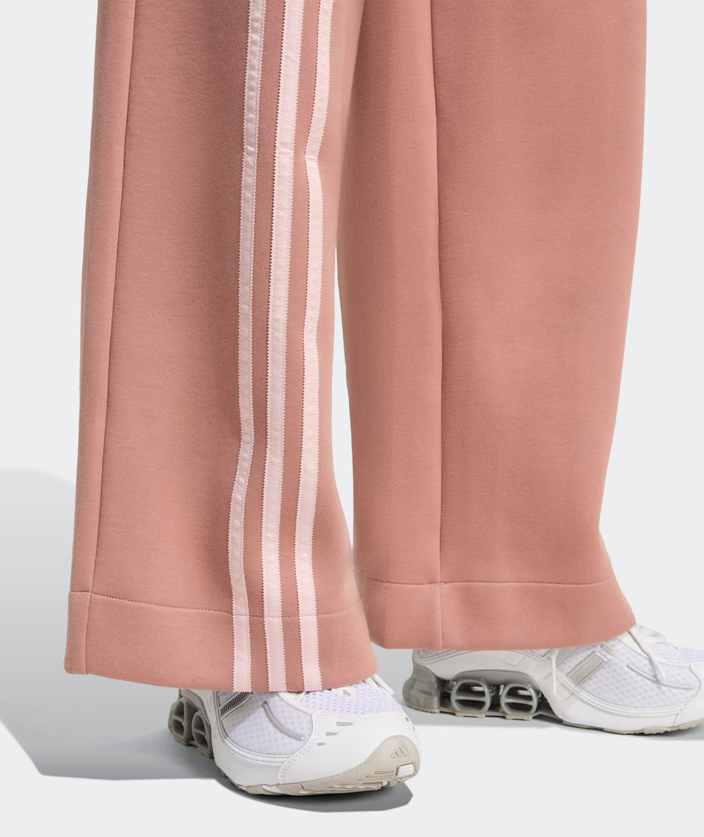 
                  
                    ADIDAS PANTALONI WIDE
                  
                