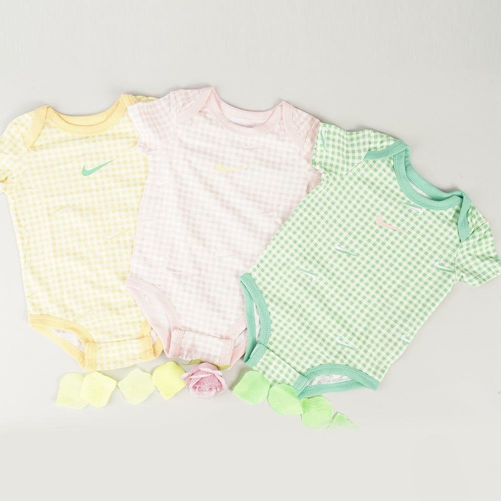 
                  
                    NIKE HOODIE SET
                  
                