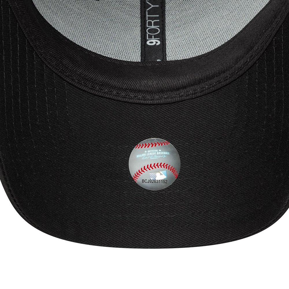 
                  
                    NEW ERA BERRETTO
                  
                