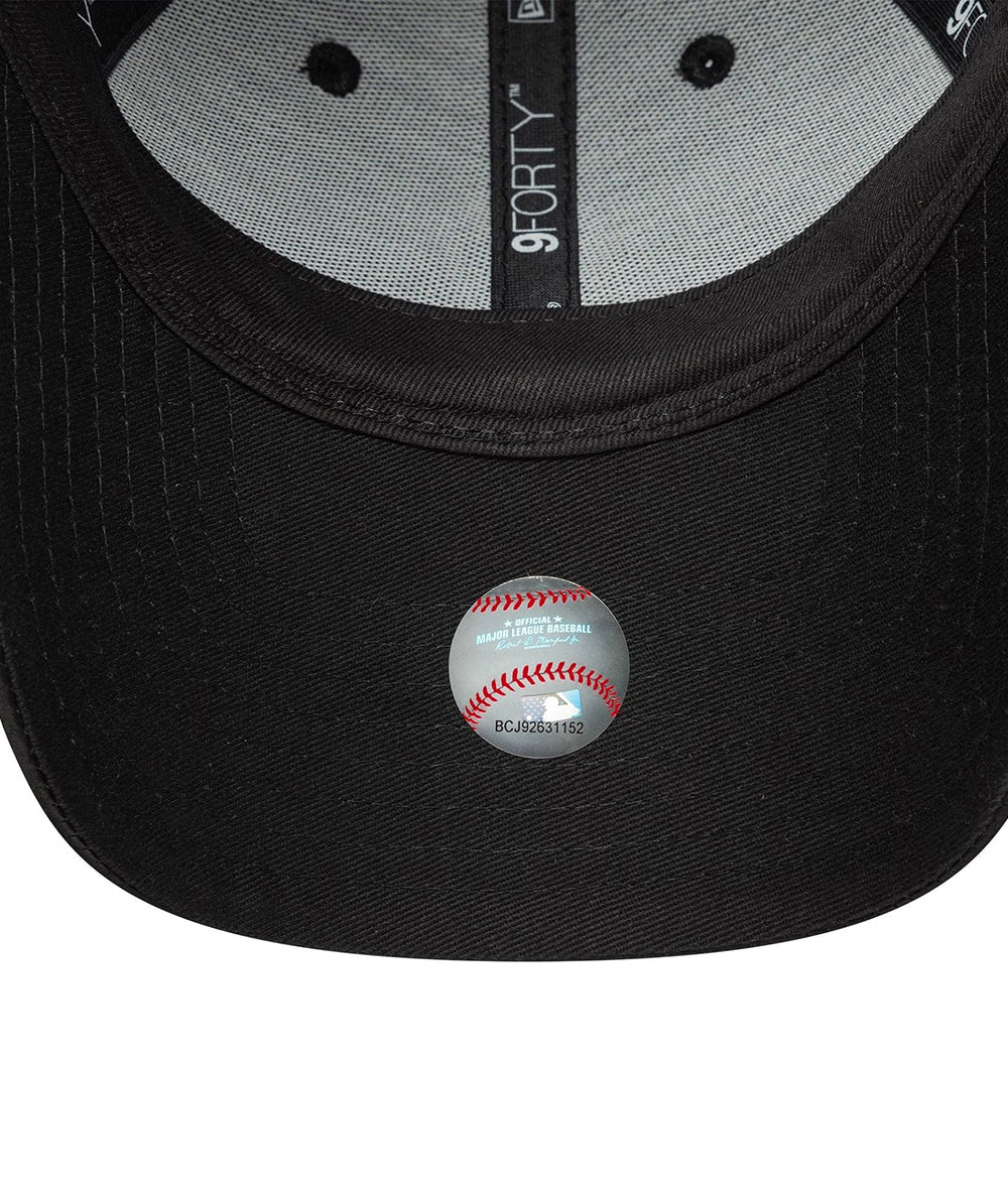 
                  
                    NEW ERA BERRETTO
                  
                
