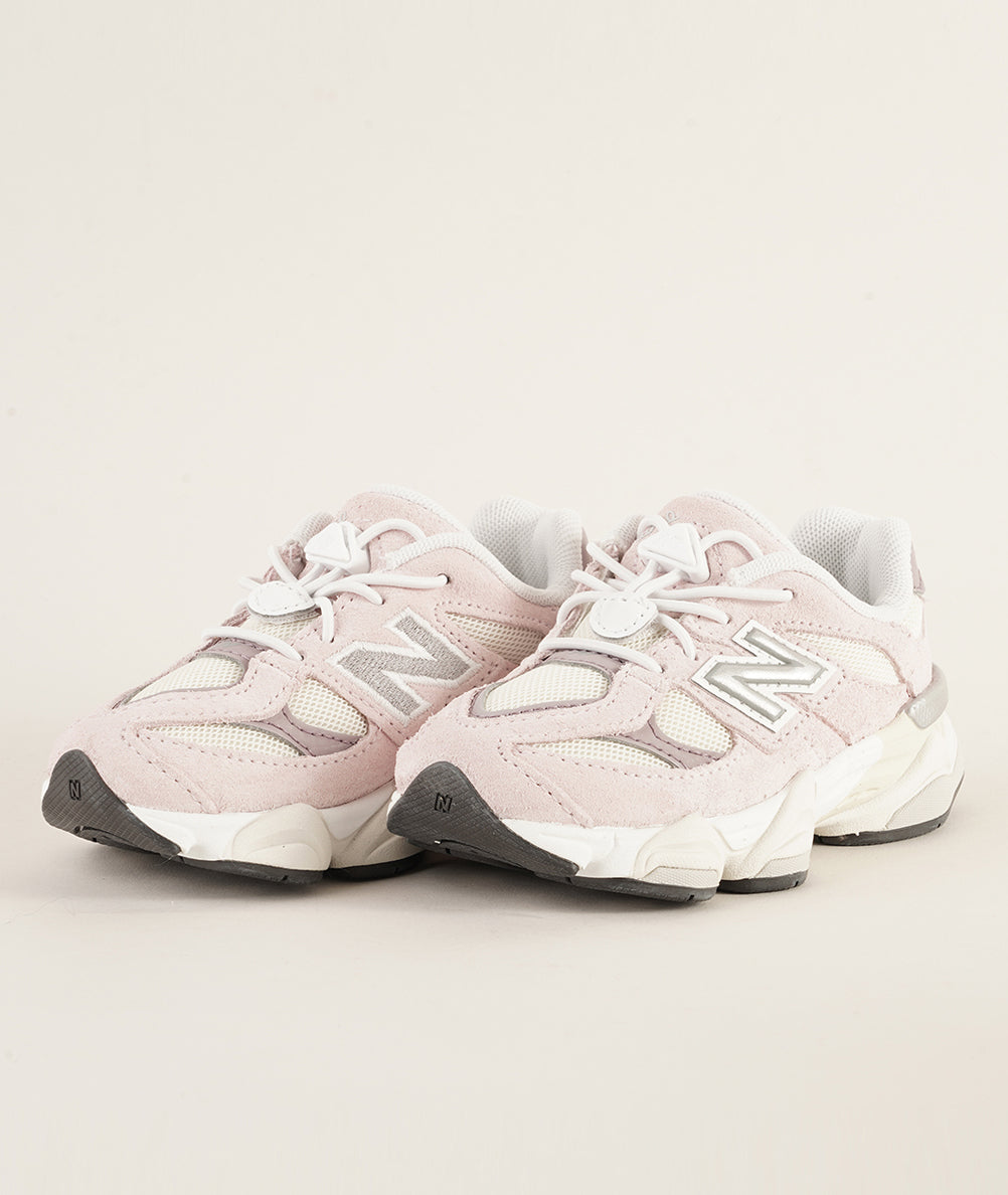
                  
                    NEW BALANCE 9060
                  
                
