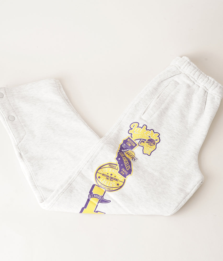 
                  
                    NBA PANTALONI NBA
                  
                