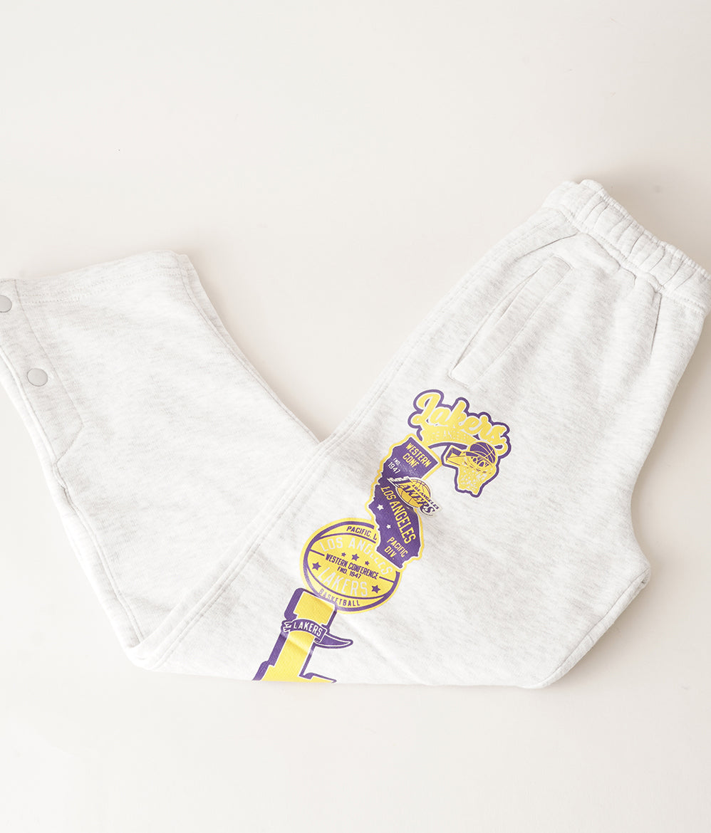 
                  
                    NBA PANTALONI NBA
                  
                