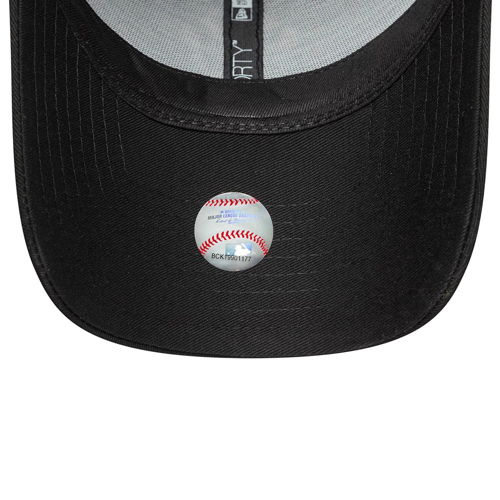 
                  
                    NEW ERA WMNS METTALIC
                  
                