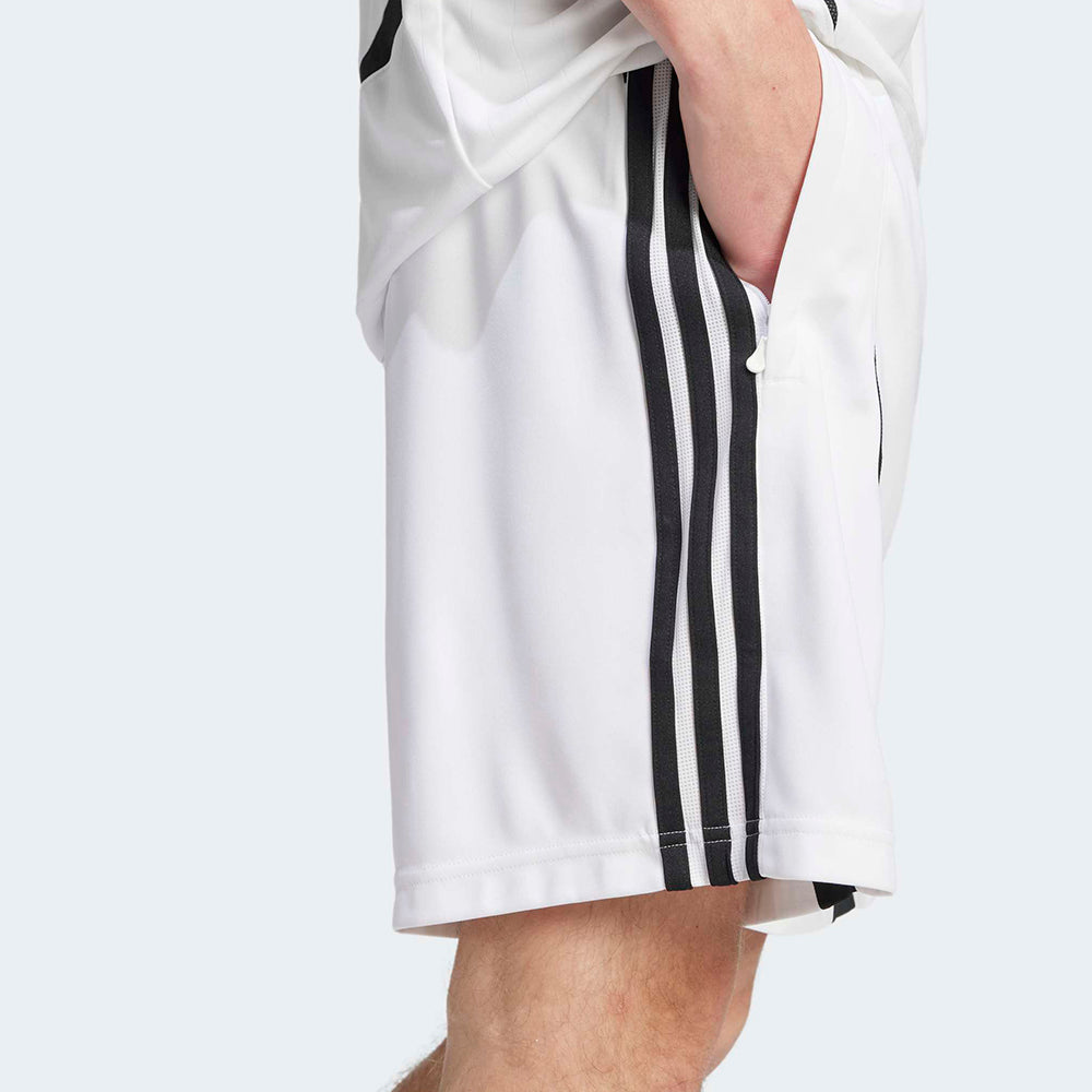 
                  
                    ADIDAS TEAMGEIST
                  
                