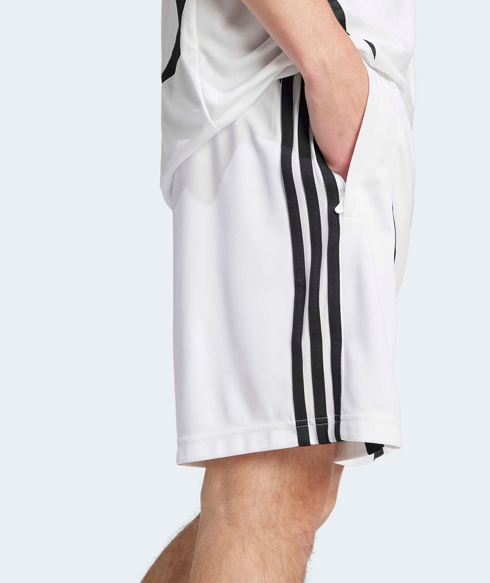 
                  
                    ADIDAS TEAMGEIST
                  
                
