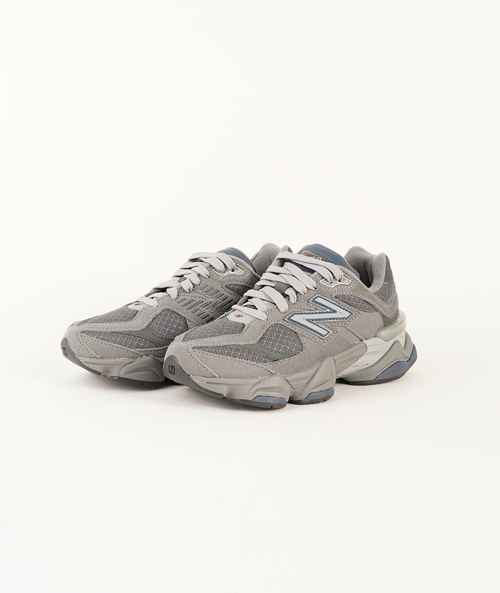 
                  
                    NEW BALANCE 9060
                  
                