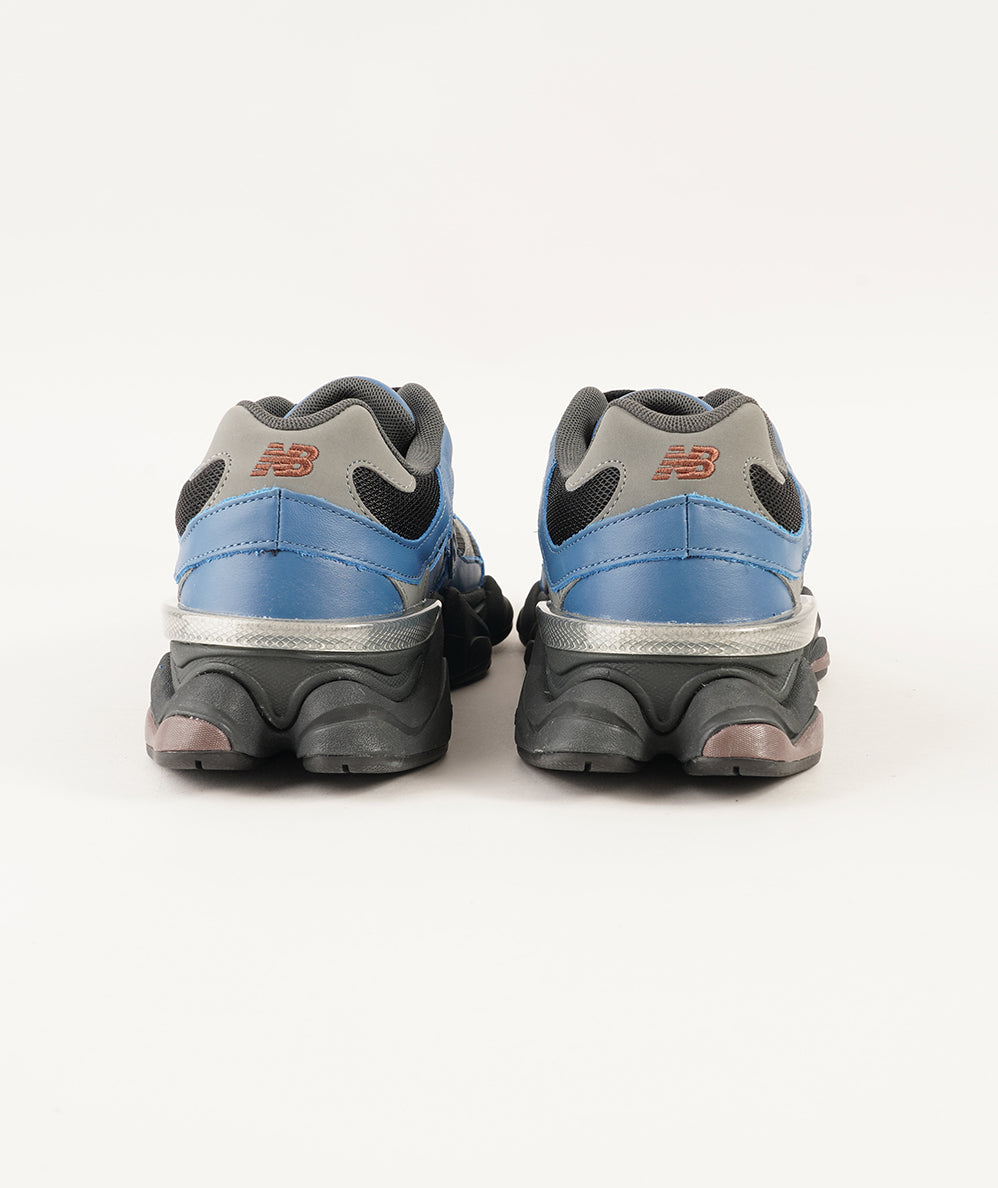 
                  
                    NEW BALANCE 9060
                  
                