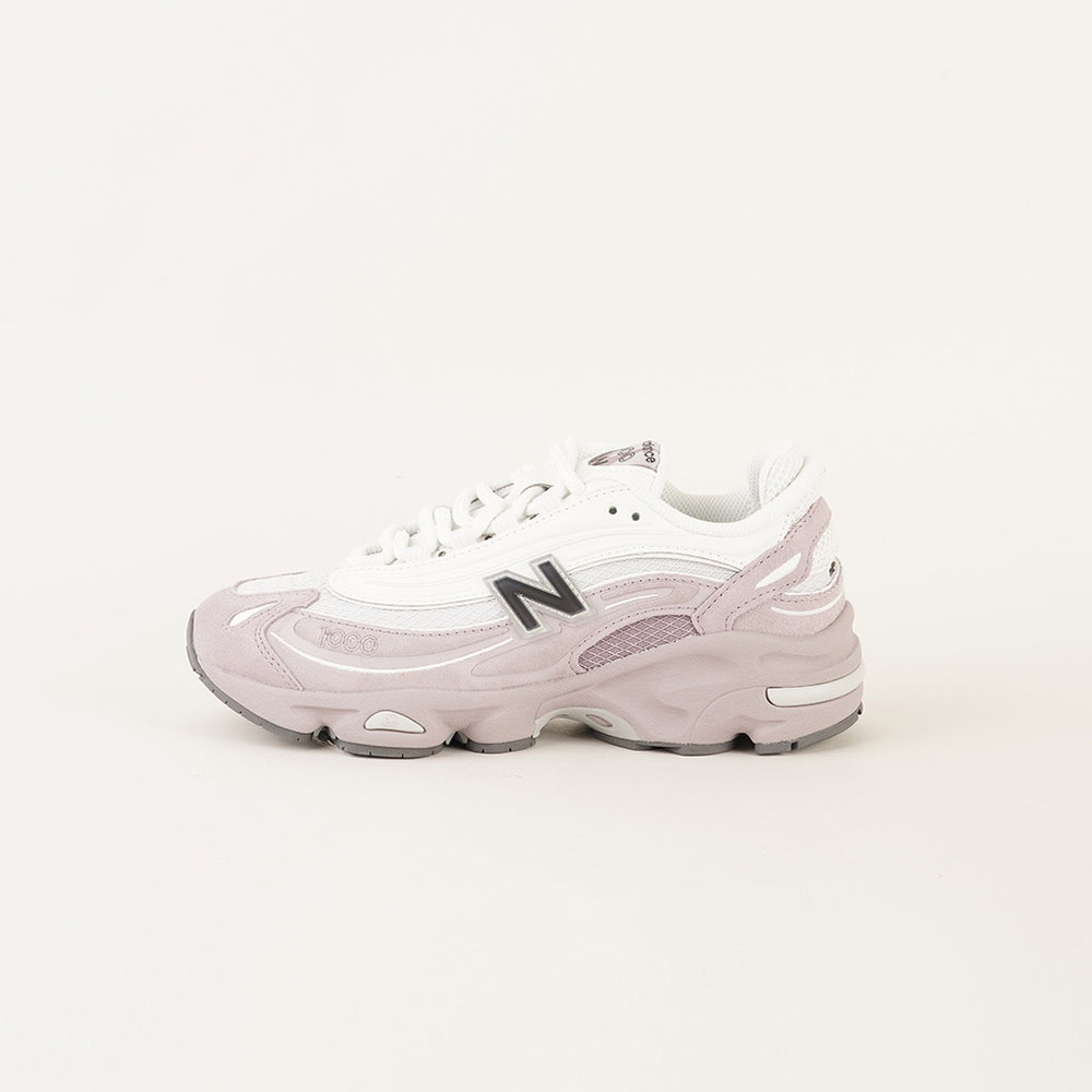 
                  
                    NEW BALANCE 1000
                  
                
