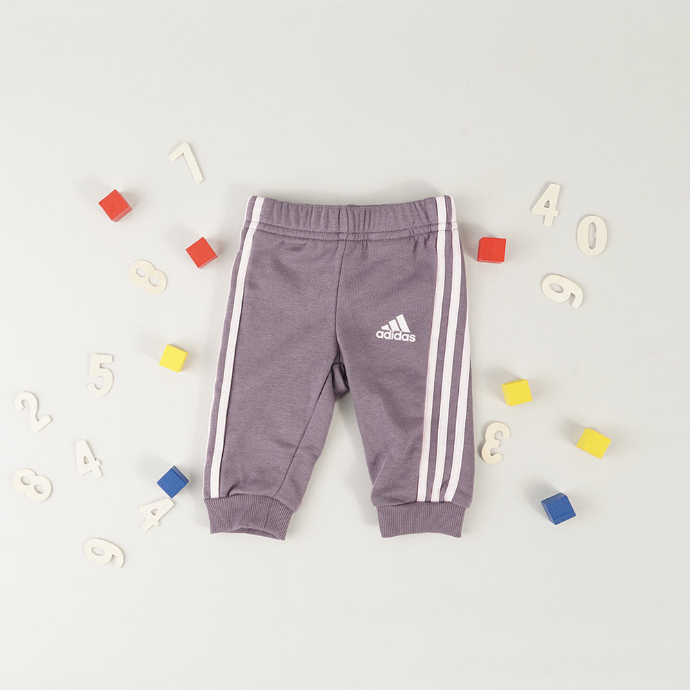 
                  
                    ADIDAS AEROREADY ESSENTIALS
                  
                