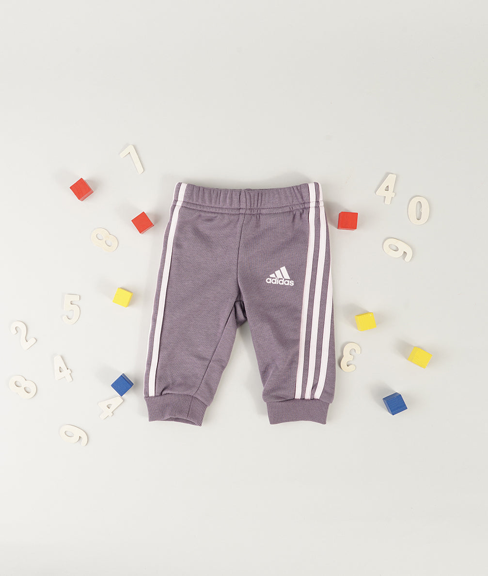 
                  
                    ADIDAS AEROREADY ESSENTIALS
                  
                
