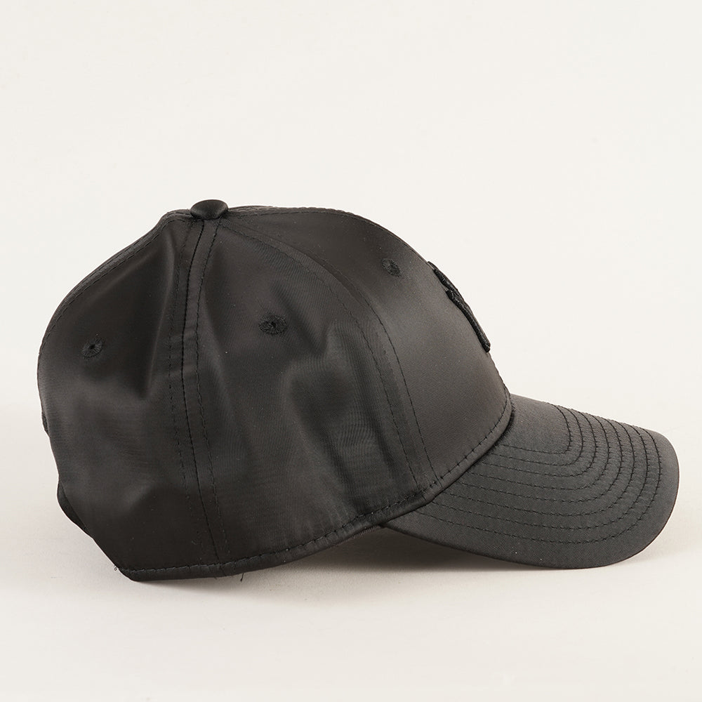 
                  
                    NEW ERA BERRETTO
                  
                