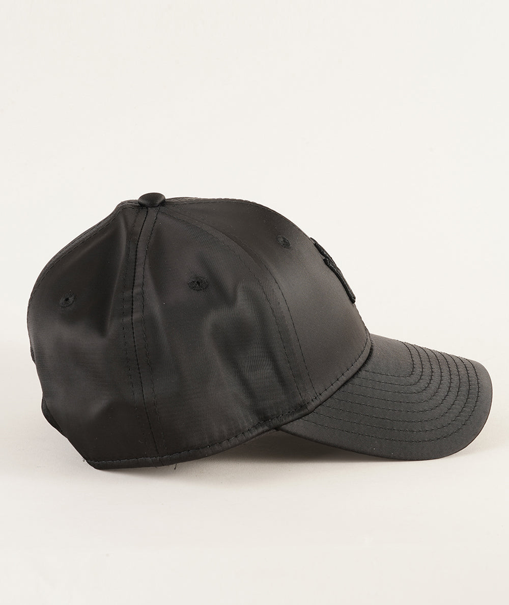 
                  
                    NEW ERA BERRETTO
                  
                