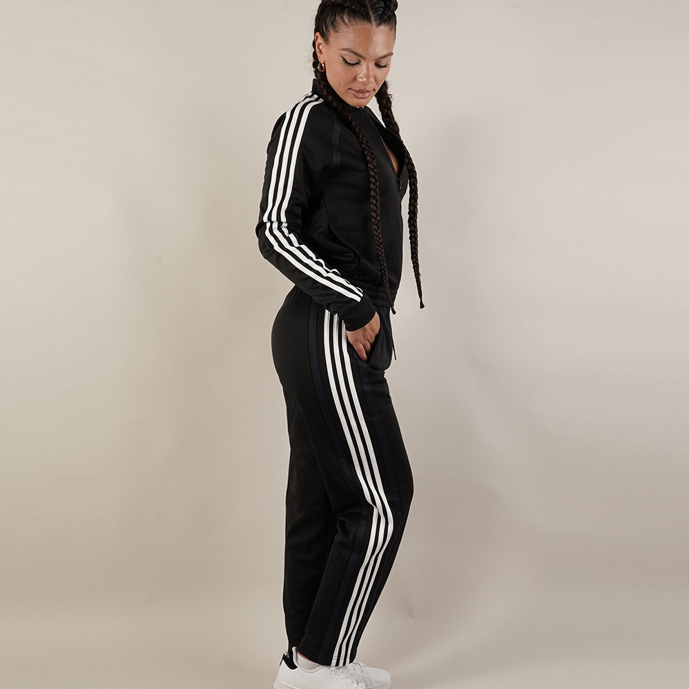 
                  
                    ADIDAS BLACKWHITE
                  
                