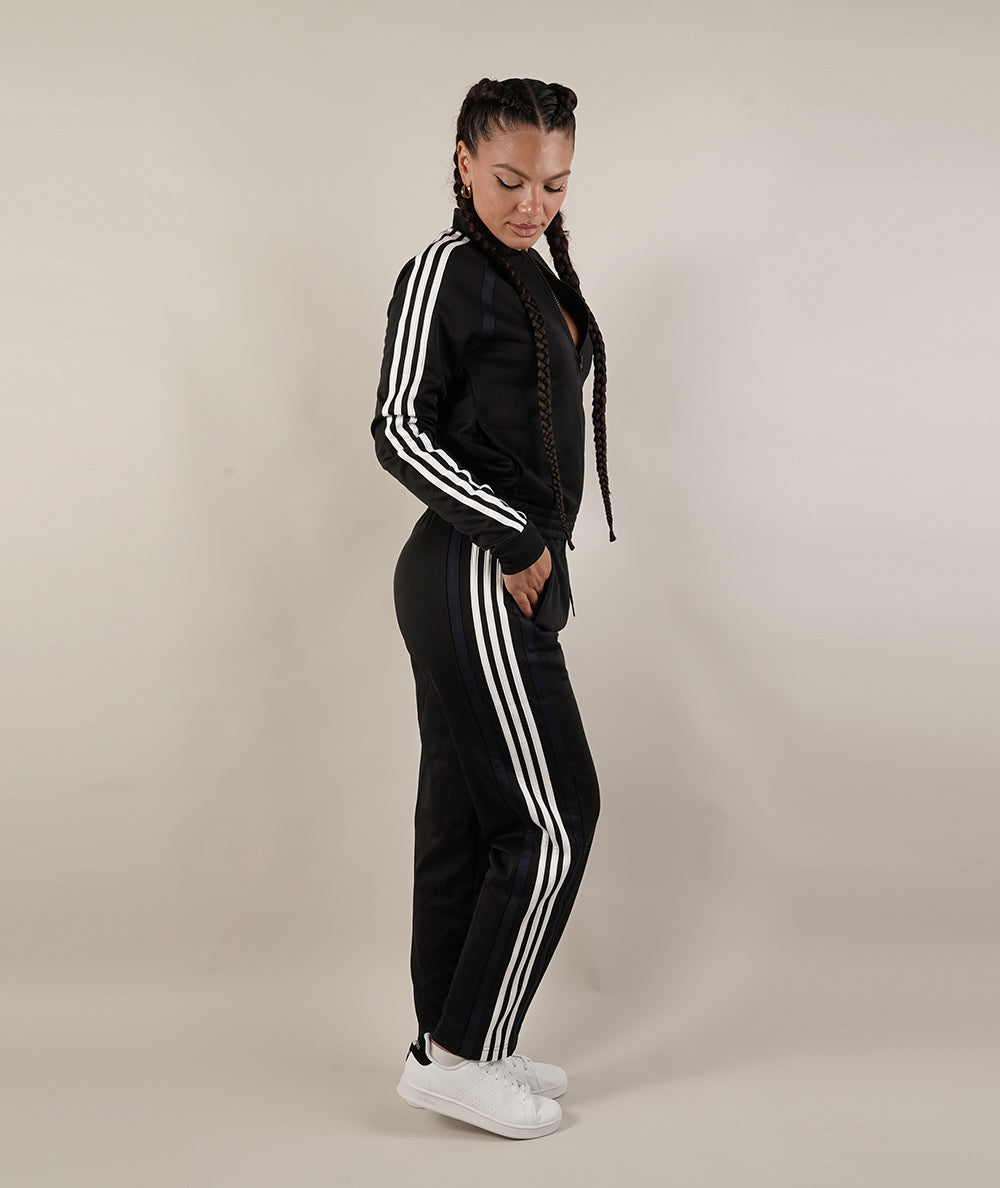 
                  
                    ADIDAS BLACKWHITE
                  
                