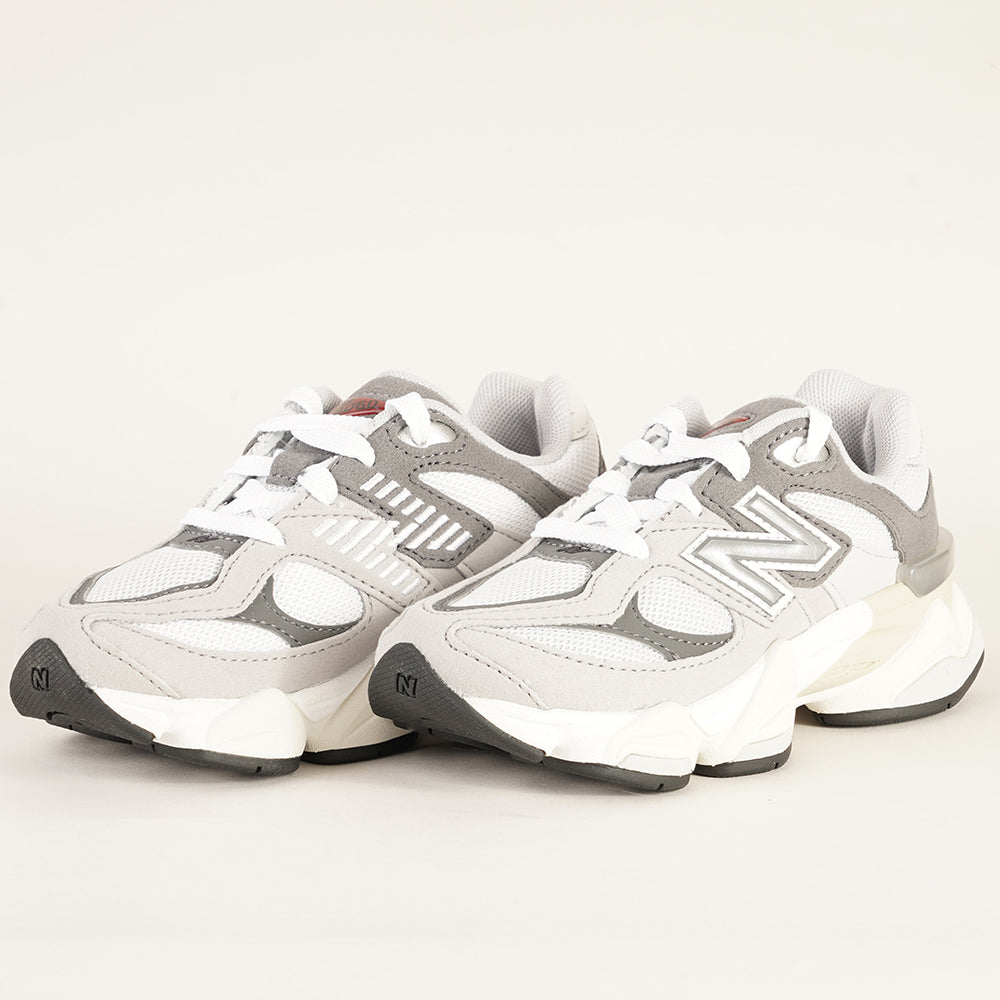 
                  
                    NEW BALANCE 9060
                  
                