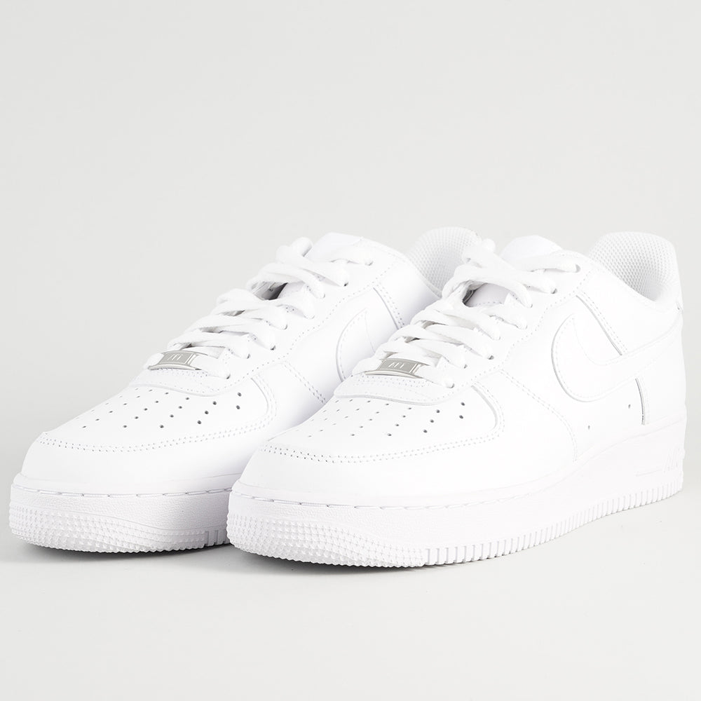 
                  
                    NIKE AIR FORCE 1
                  
                
