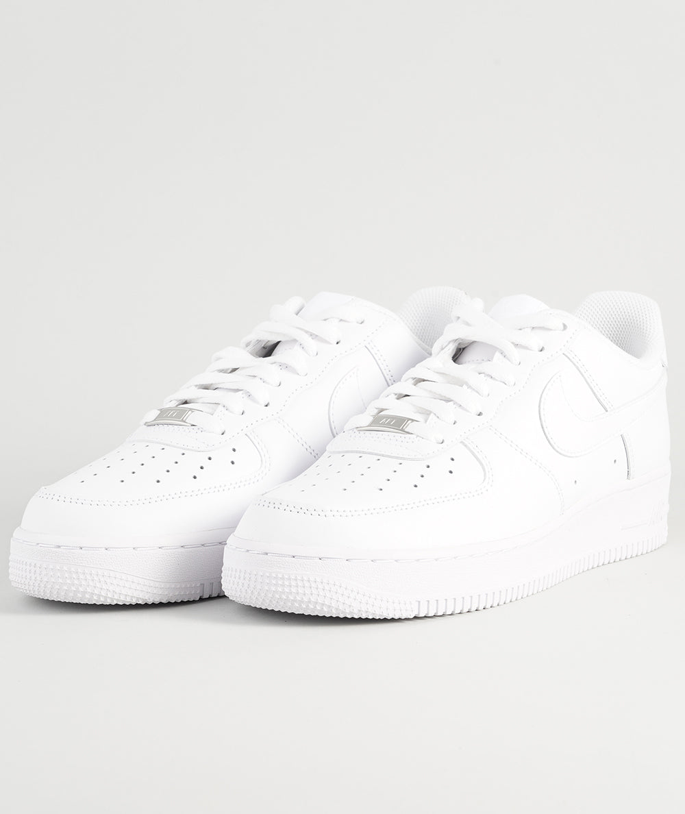 
                  
                    NIKE AIR FORCE 1
                  
                