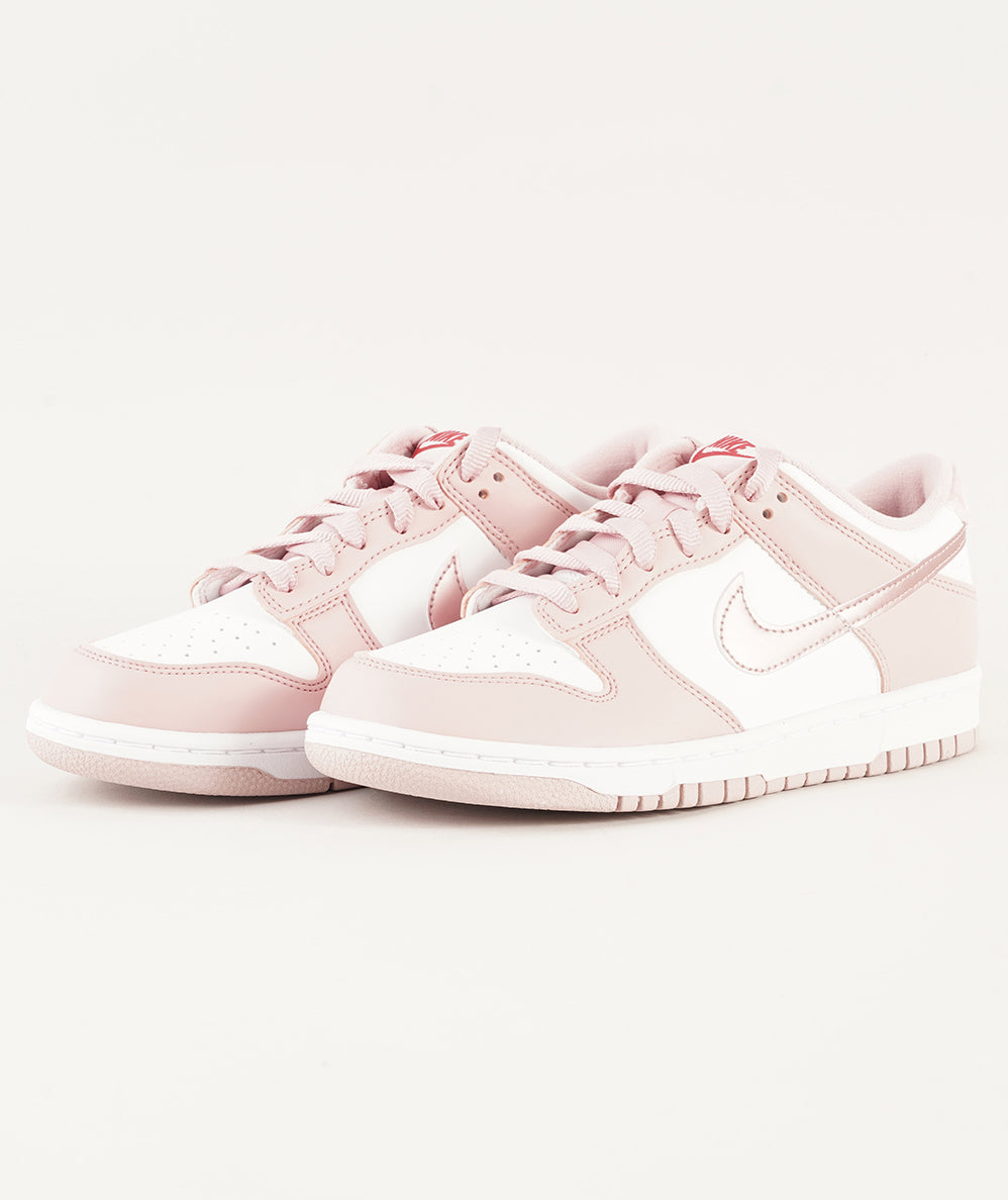 
                  
                    NIKE DUNK
                  
                
