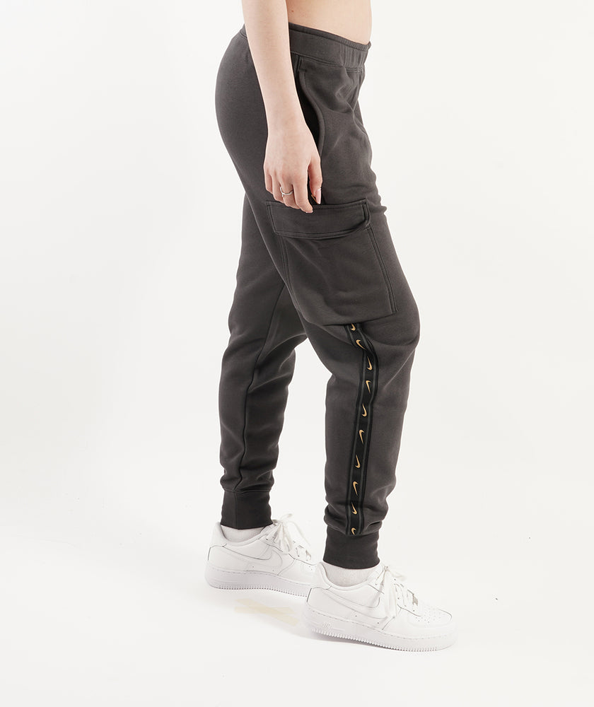 
                  
                    NIKE Sportswear
                  
                