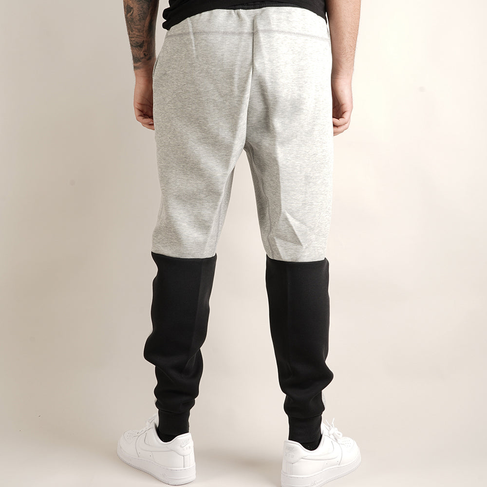 
                  
                    NIKE TECH FLEECE
                  
                