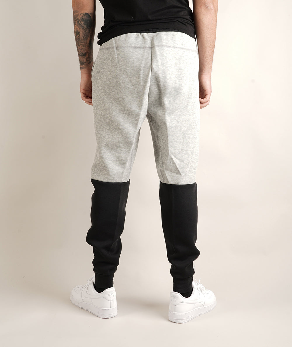 
                  
                    NIKE TECH FLEECE
                  
                