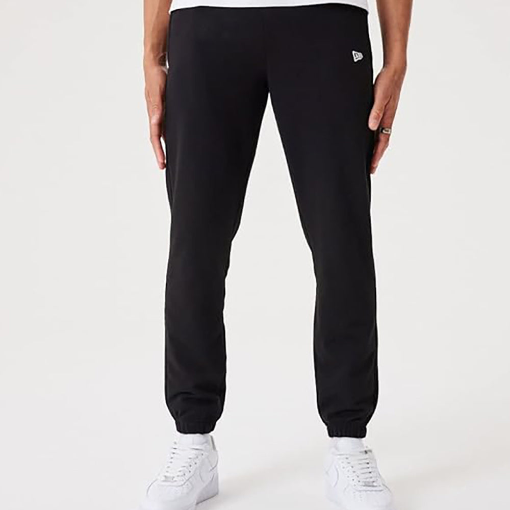 
                  
                    NEW ERA NE ESSENTIAL JOGGER
                  
                